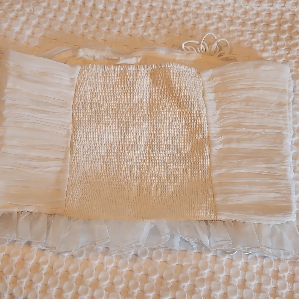 Elegant White Strapless Top with Floral Accents - Picture 2 of 5